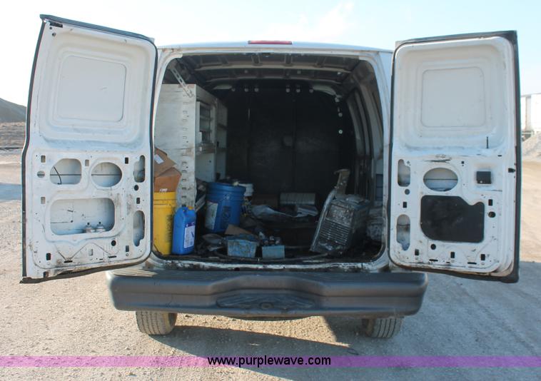 image for item E2910 2005 Ford E350 Super Duty van