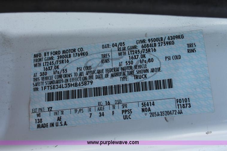 image for item E2910 2005 Ford E350 Super Duty van