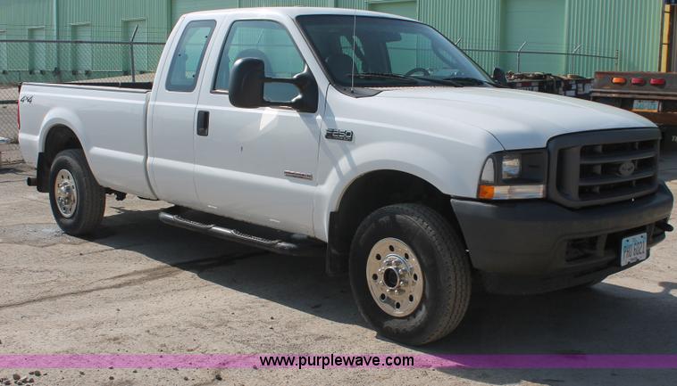 image for item E2911 2004 Ford F250 Super Duty XL SuperCab pickup truck