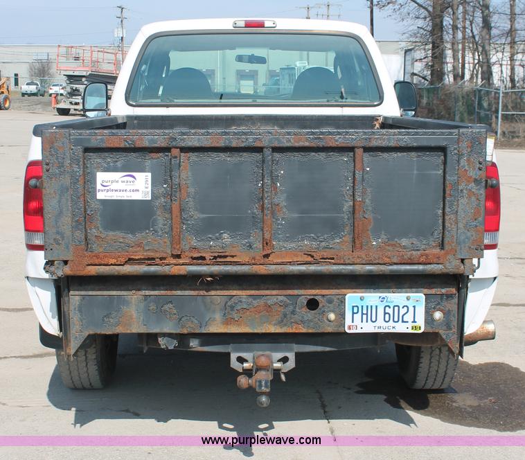 image for item E2911 2004 Ford F250 Super Duty XL SuperCab pickup truck