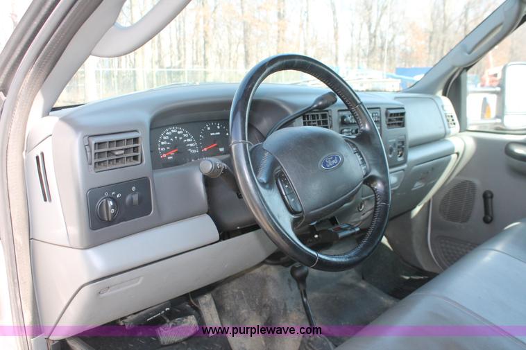 image for item E2911 2004 Ford F250 Super Duty XL SuperCab pickup truck
