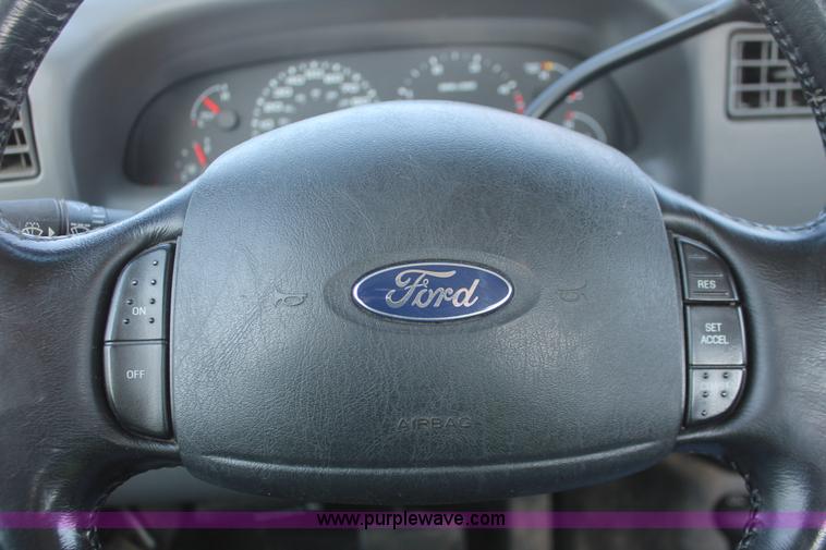 image for item E2911 2004 Ford F250 Super Duty XL SuperCab pickup truck