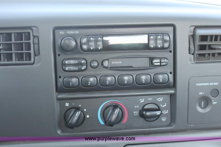 image for item E2911 2004 Ford F250 Super Duty XL SuperCab pickup truck