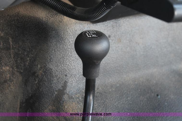 image for item E2911 2004 Ford F250 Super Duty XL SuperCab pickup truck