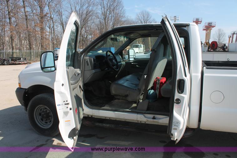 image for item E2911 2004 Ford F250 Super Duty XL SuperCab pickup truck