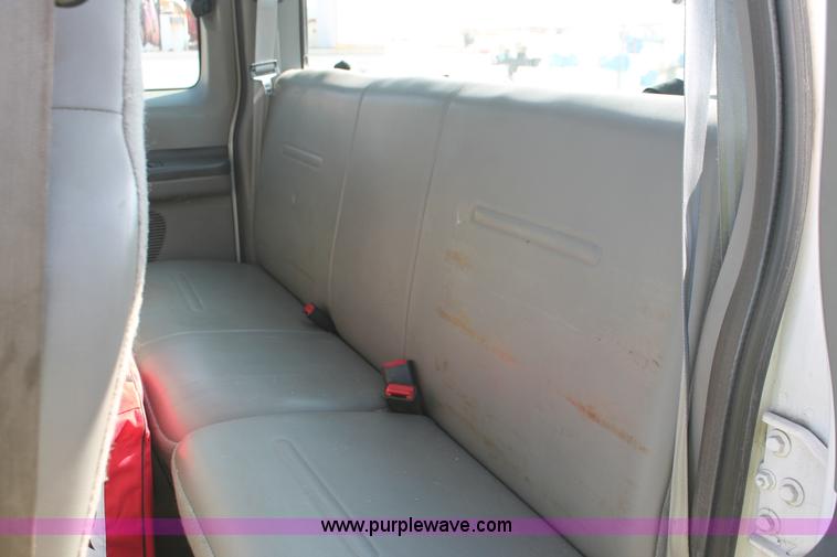 image for item E2911 2004 Ford F250 Super Duty XL SuperCab pickup truck