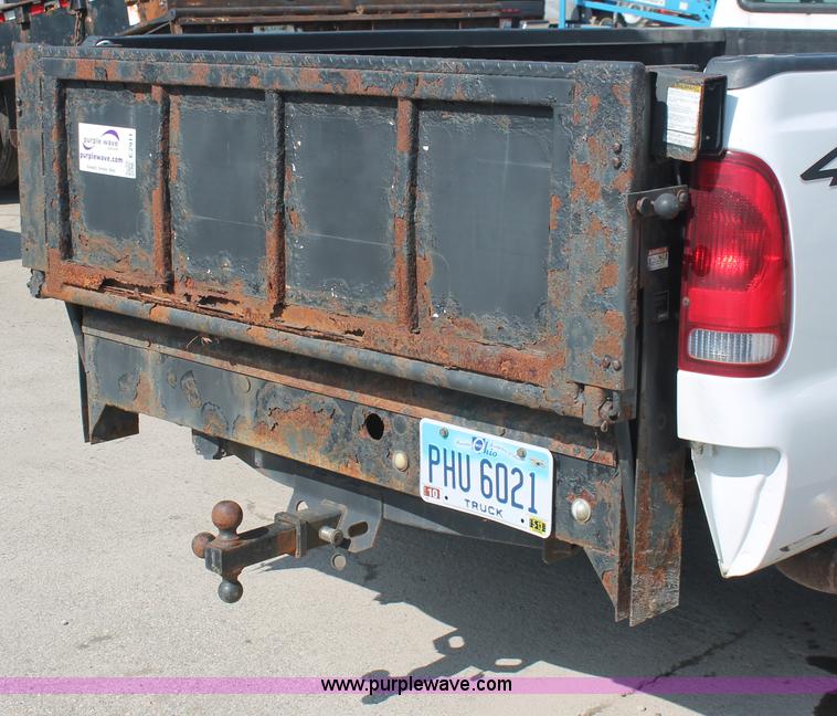 image for item E2911 2004 Ford F250 Super Duty XL SuperCab pickup truck