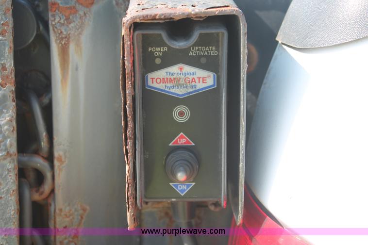 image for item E2911 2004 Ford F250 Super Duty XL SuperCab pickup truck