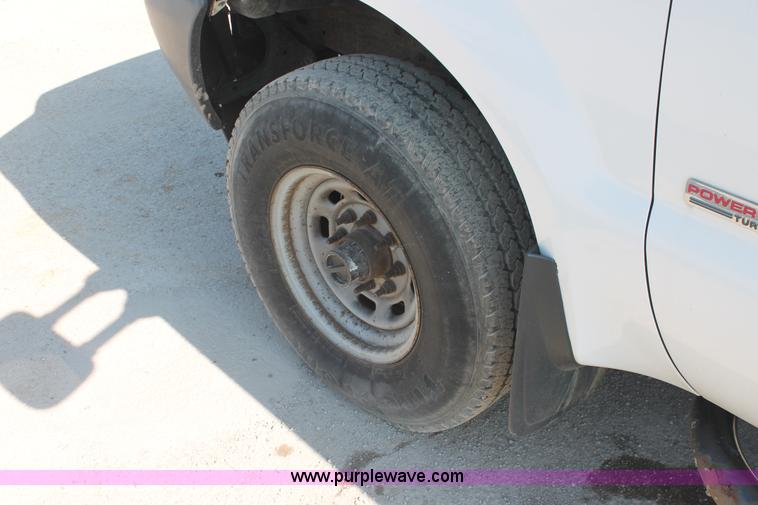 image for item E2911 2004 Ford F250 Super Duty XL SuperCab pickup truck