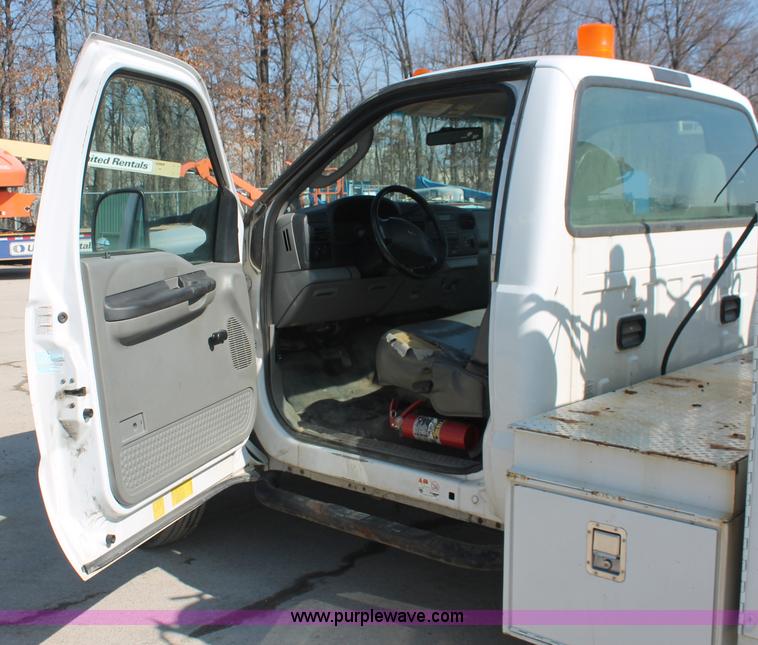 image for item E2912 2006 Ford F550 XL Super Duty service truck