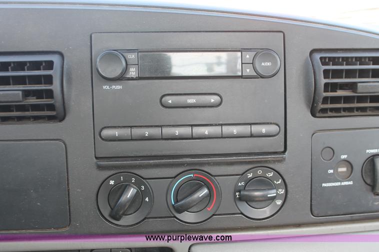 image for item E2912 2006 Ford F550 XL Super Duty service truck