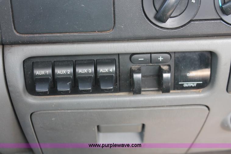 image for item E2912 2006 Ford F550 XL Super Duty service truck