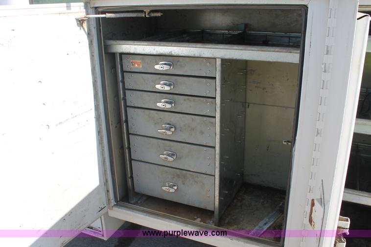 image for item E2912 2006 Ford F550 XL Super Duty service truck