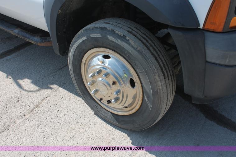 image for item E2912 2006 Ford F550 XL Super Duty service truck