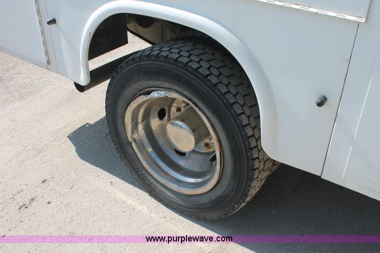 image for item E2912 2006 Ford F550 XL Super Duty service truck