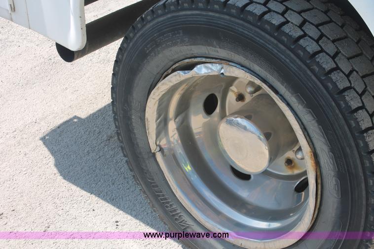 image for item E2912 2006 Ford F550 XL Super Duty service truck