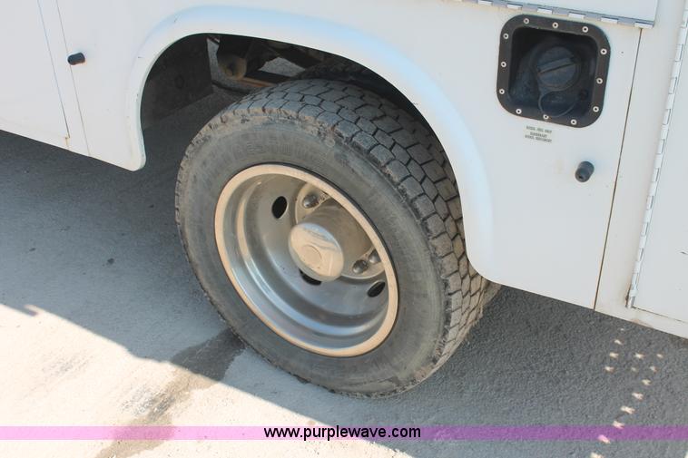 image for item E2912 2006 Ford F550 XL Super Duty service truck