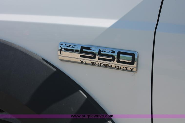 image for item E2912 2006 Ford F550 XL Super Duty service truck