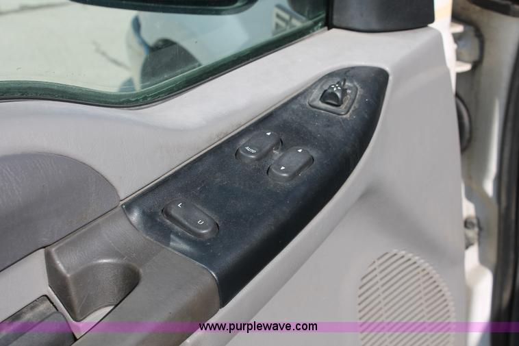 image for item E2913 1999 Ford F250 XLT Super Duty SuperCab pickup truck