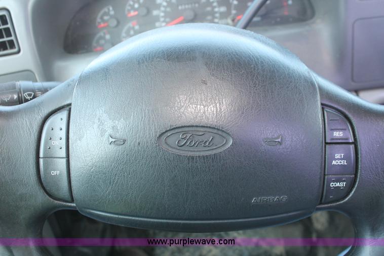 image for item E2913 1999 Ford F250 XLT Super Duty SuperCab pickup truck