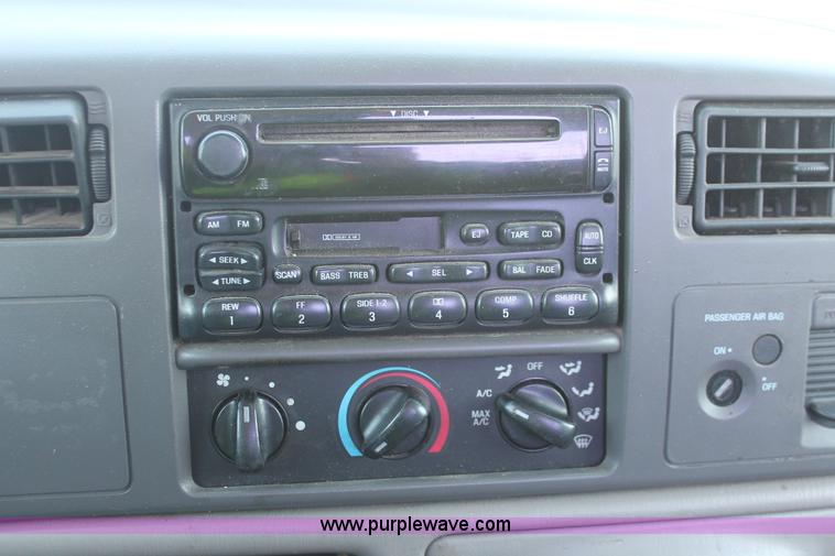 image for item E2913 1999 Ford F250 XLT Super Duty SuperCab pickup truck