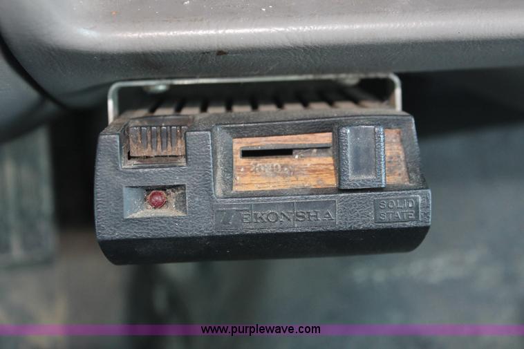 image for item E2913 1999 Ford F250 XLT Super Duty SuperCab pickup truck