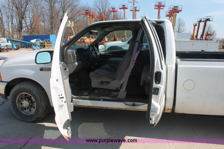image for item E2913 1999 Ford F250 XLT Super Duty SuperCab pickup truck