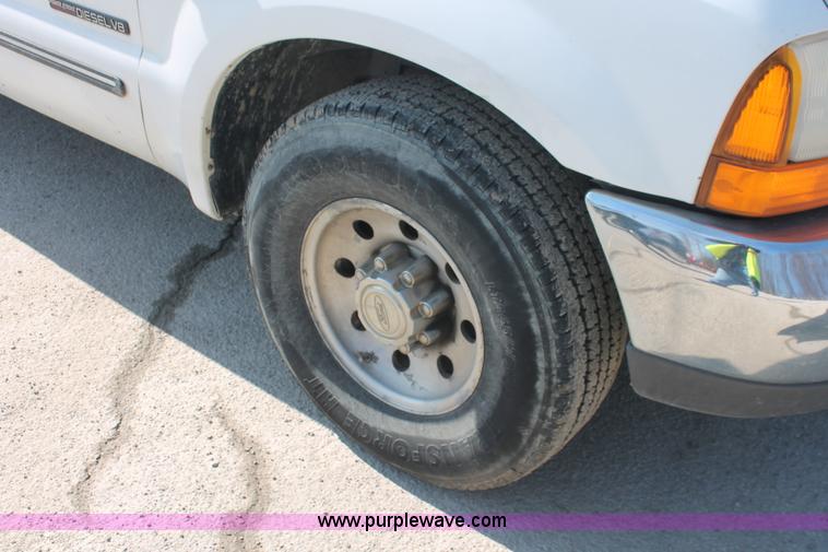 image for item E2913 1999 Ford F250 XLT Super Duty SuperCab pickup truck