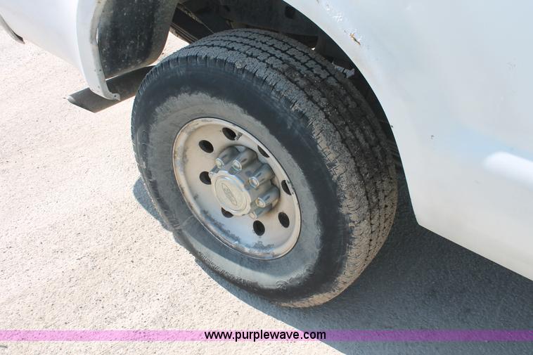 image for item E2913 1999 Ford F250 XLT Super Duty SuperCab pickup truck