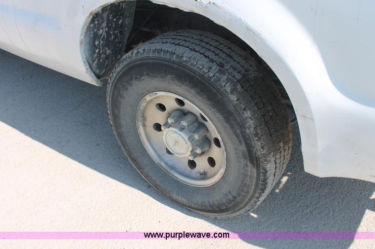 image for item E2913 1999 Ford F250 XLT Super Duty SuperCab pickup truck