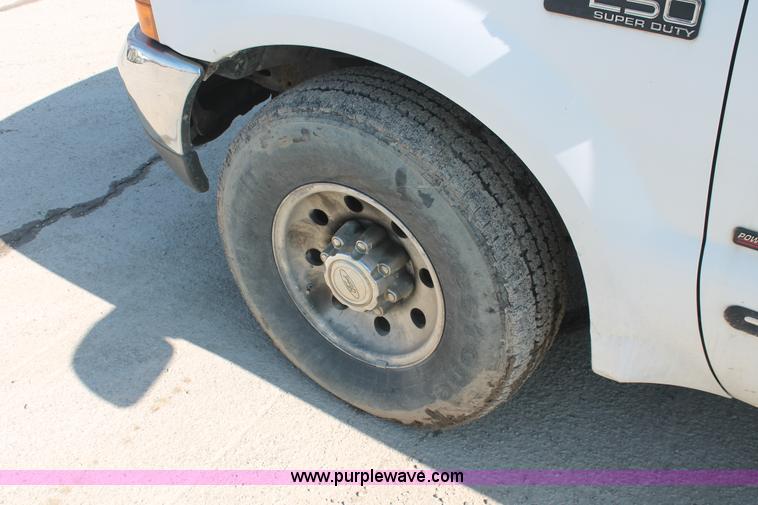 image for item E2913 1999 Ford F250 XLT Super Duty SuperCab pickup truck