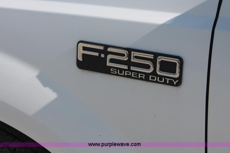 image for item E2913 1999 Ford F250 XLT Super Duty SuperCab pickup truck