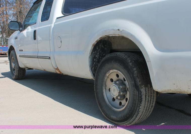 image for item E2913 1999 Ford F250 XLT Super Duty SuperCab pickup truck