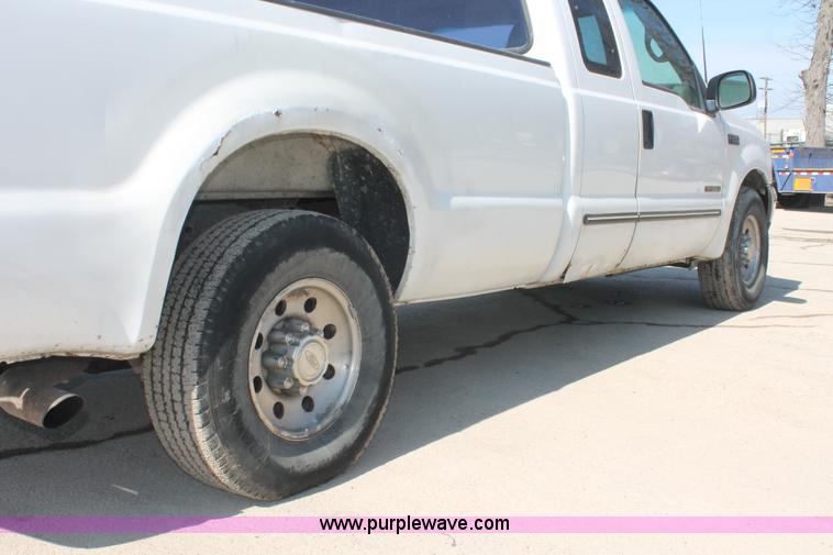 image for item E2913 1999 Ford F250 XLT Super Duty SuperCab pickup truck