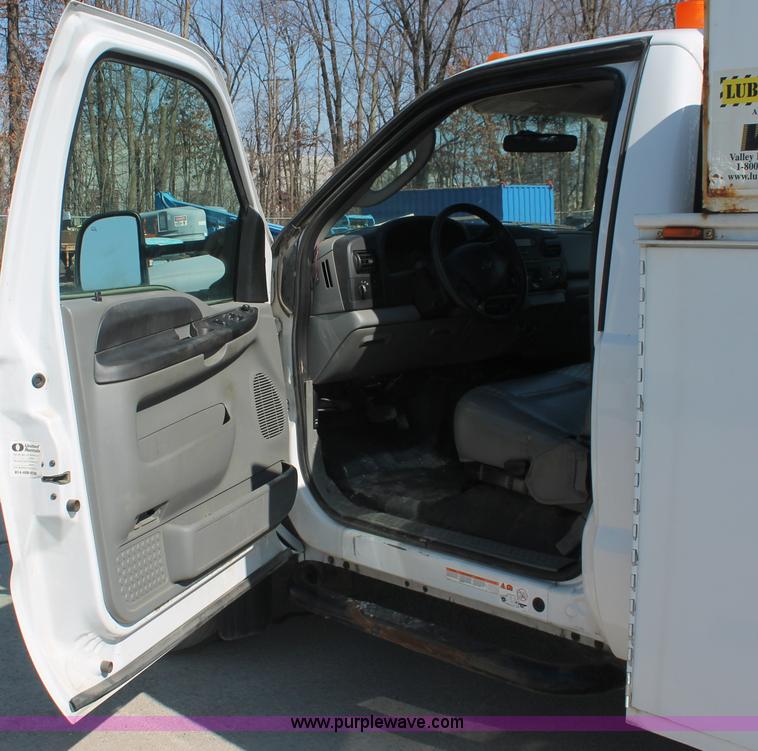 image for item E2914 2007 Ford F550 XL Super Duty SuperCab service truck