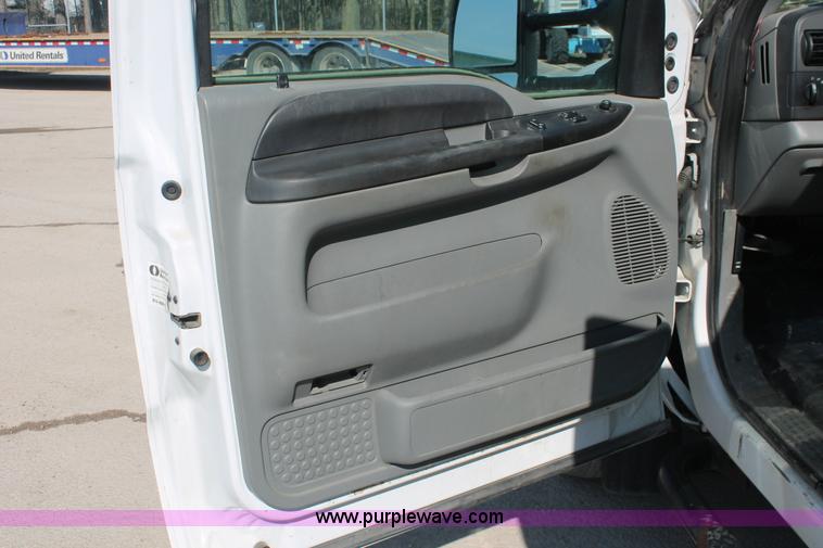 image for item E2914 2007 Ford F550 XL Super Duty SuperCab service truck