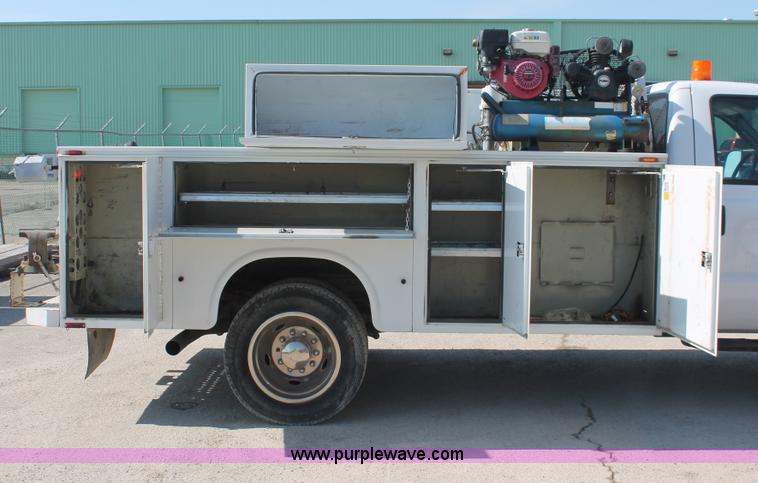 image for item E2914 2007 Ford F550 XL Super Duty SuperCab service truck