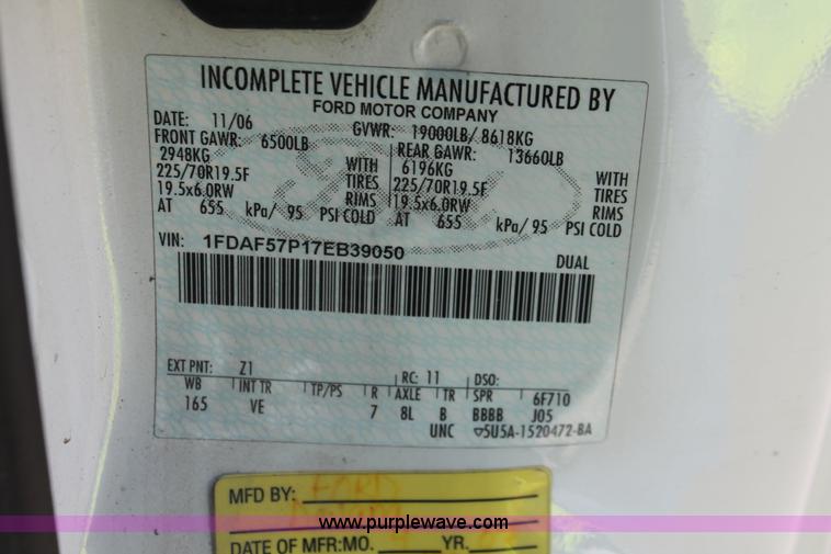 image for item E2914 2007 Ford F550 XL Super Duty SuperCab service truck