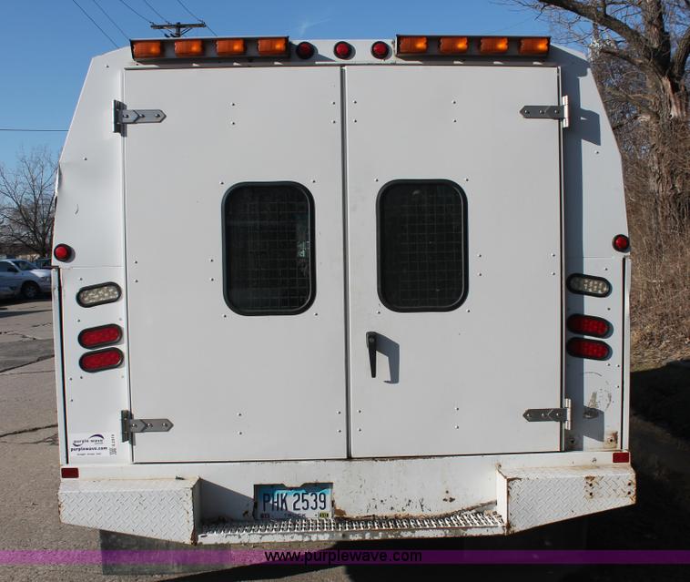 image for item E2915 2006 Ford E350 Super Duty service van