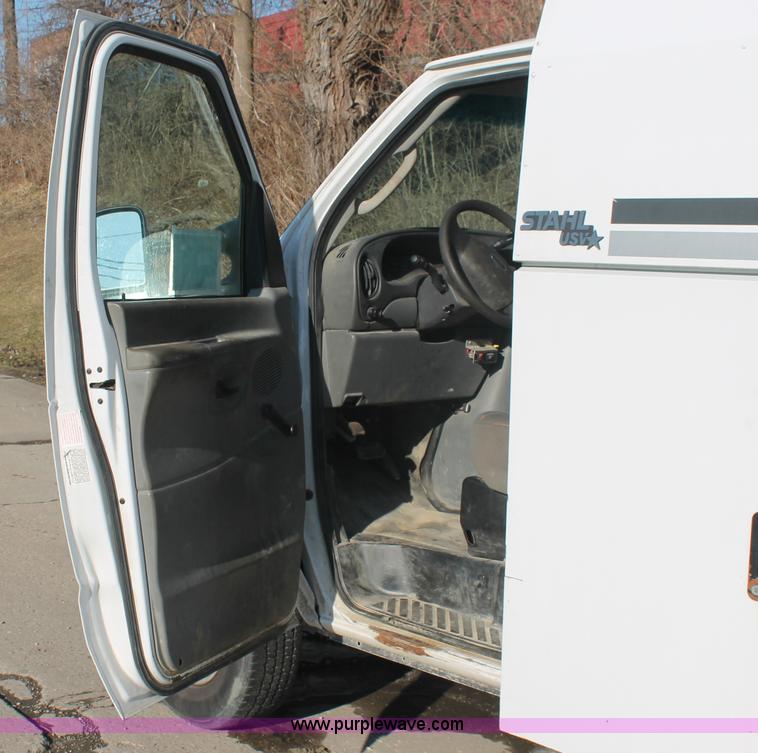 image for item E2915 2006 Ford E350 Super Duty service van