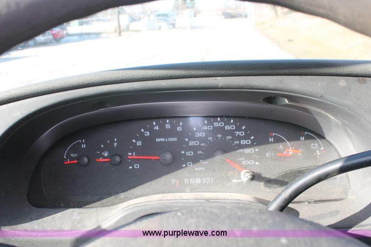 image for item E2915 2006 Ford E350 Super Duty service van