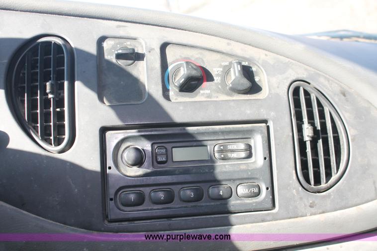 image for item E2915 2006 Ford E350 Super Duty service van