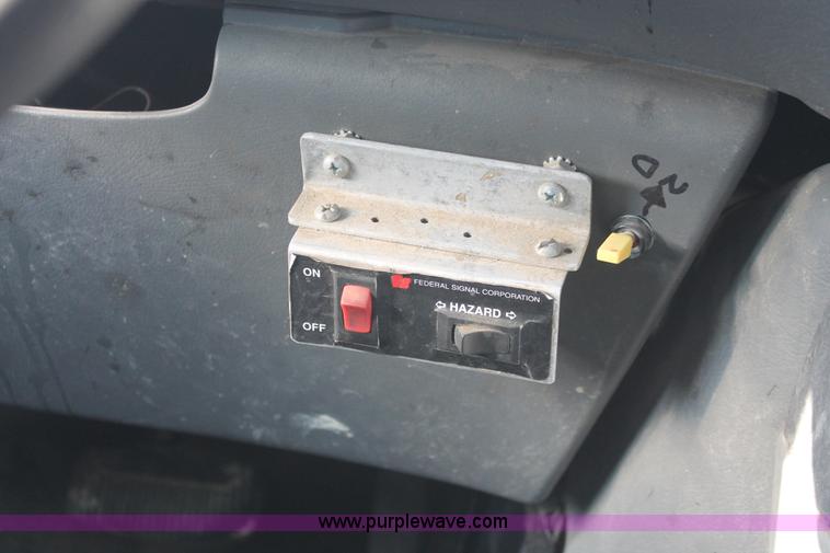 image for item E2915 2006 Ford E350 Super Duty service van