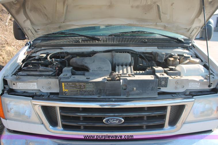 image for item E2915 2006 Ford E350 Super Duty service van