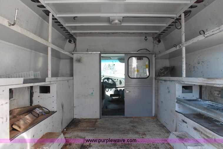 image for item E2915 2006 Ford E350 Super Duty service van