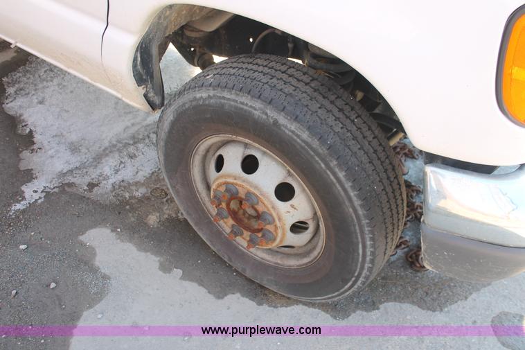 image for item E2915 2006 Ford E350 Super Duty service van