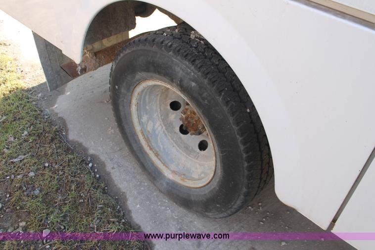 image for item E2915 2006 Ford E350 Super Duty service van