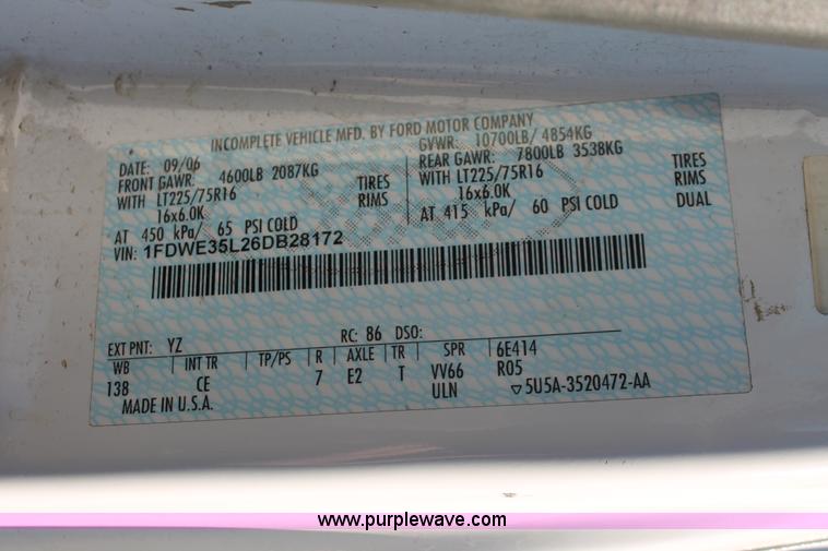 image for item E2915 2006 Ford E350 Super Duty service van