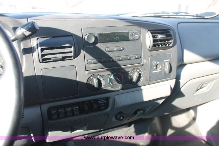 image for item E2916 2007 Ford F550 XL Super Duty service truck