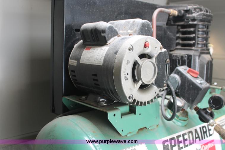 image for item E2916 2007 Ford F550 XL Super Duty service truck